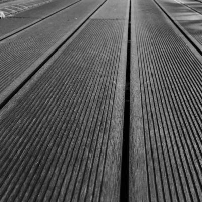 Goede prijs. Veiligheid WPC Decking Panel Low Maintenance Anti-Slip Composite Decking Board online