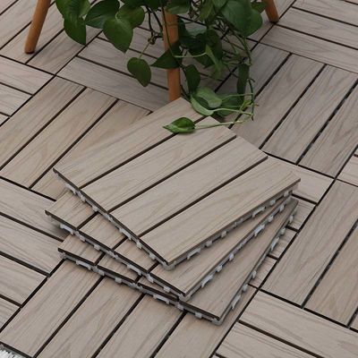 Goede prijs. Op maat gemaakte interlocking houten dektegels Makkelijk onderhoud voor patio online